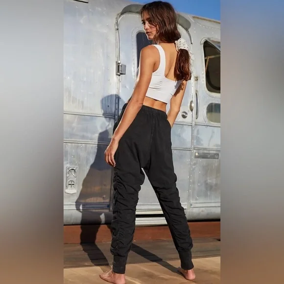 NWOT Free People Movement S Hot Shot Shirred Pants in Washed Black New - Picture 3 of 5